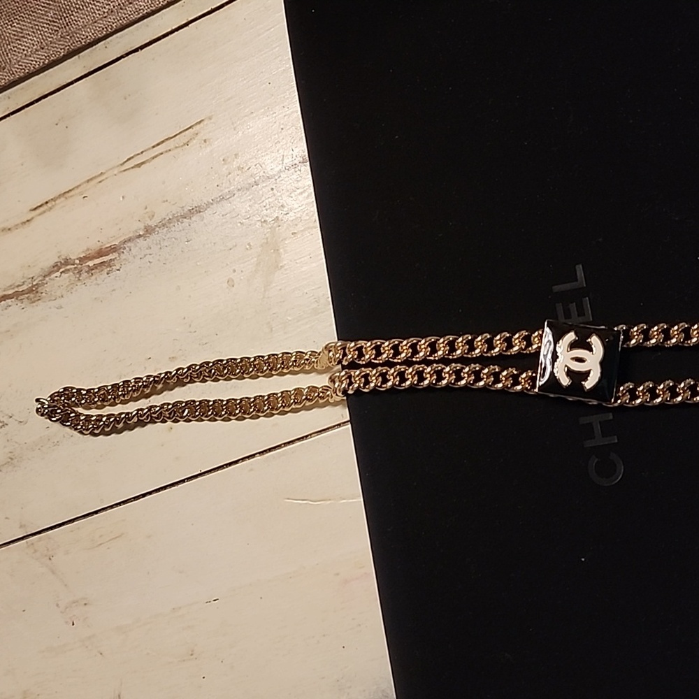 Chanel 2022 enamel cc lariat necklace